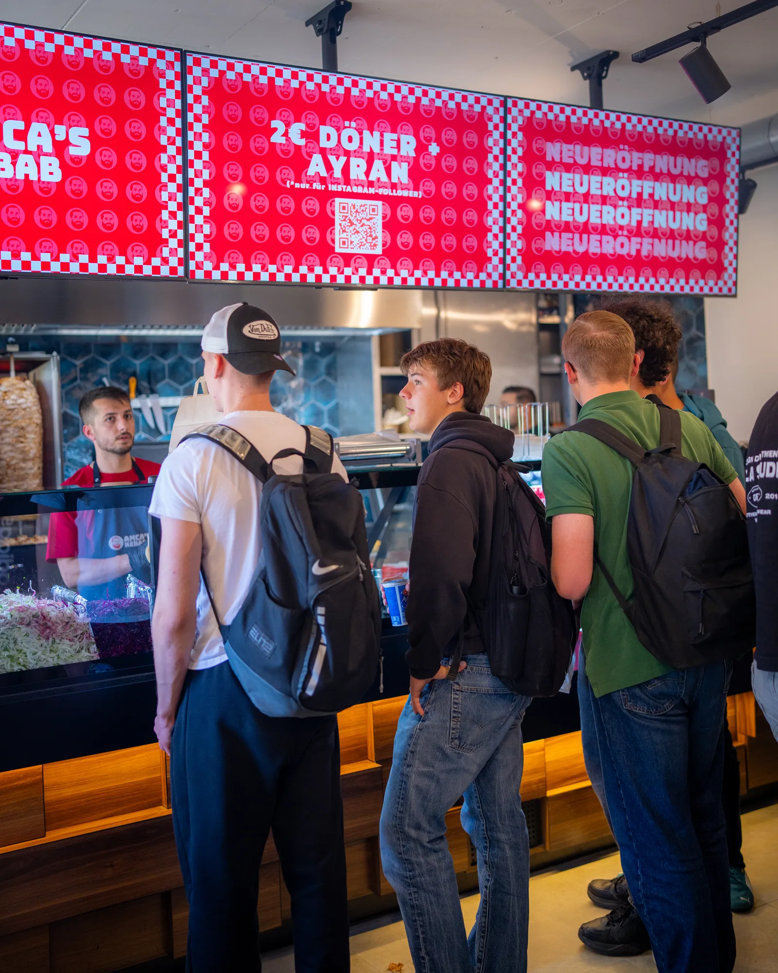 Gäste bei der Eröffnung von Amca's Kebab in Gröbenzell (6)