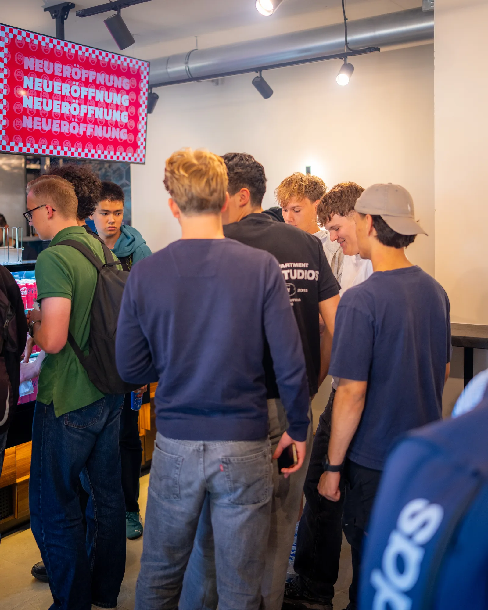 Gäste bei der Eröffnung von Amca's Kebab in Gröbenzell (3)